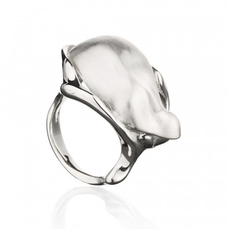 Silver pearl ring