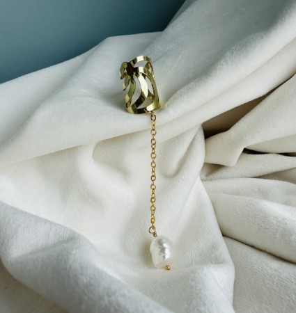 Earcuff med ferskvannsperle